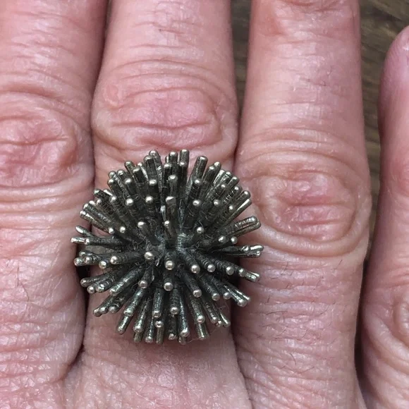 Ring - Picture 3 of 4